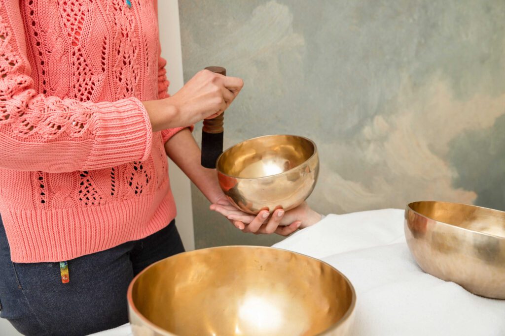 Massage bien-être aux bols tibétains